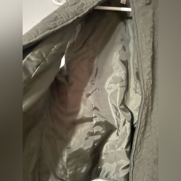 Quilted Olive Green Women's Quilted Vest with Pickets - Picture 4 of 6